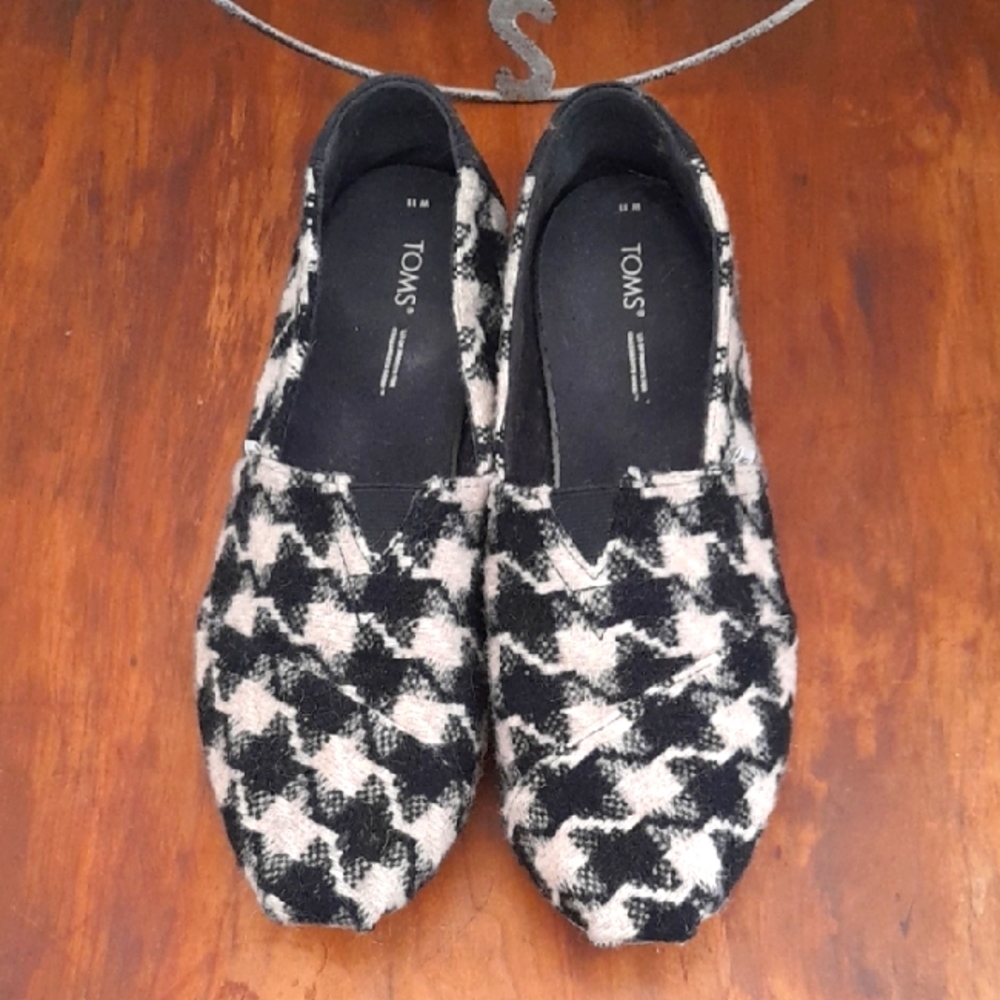 Toms Black and Cream Flats with Houndstooth Pattern 11 EUC